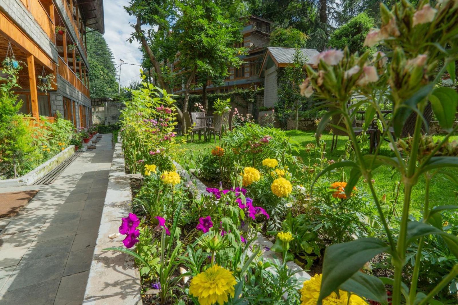 Hotel Negi'S Mayflower A Heritage Since 1965 Manāli Zewnętrze zdjęcie